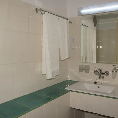 Szálloda Pensiunea 2*